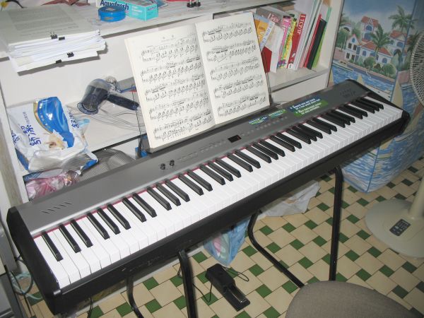 Roland FP-2